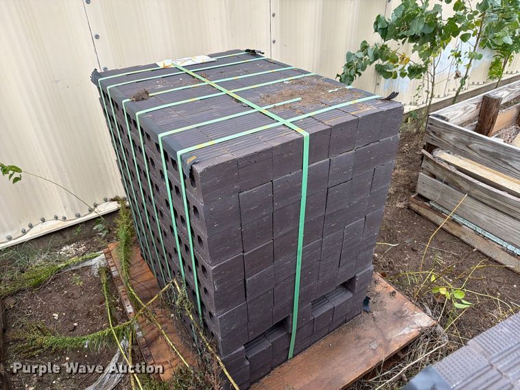 image for item EI7834 Approximately 12 pallets of brick
