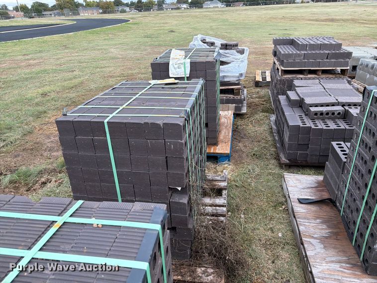 image for item EI7834 Approximately 12 pallets of brick