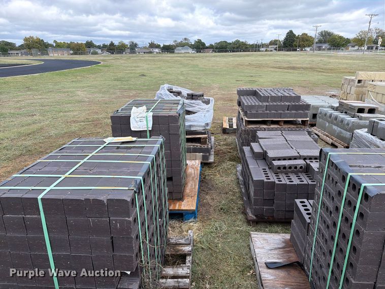 image for item EI7834 Approximately 12 pallets of brick