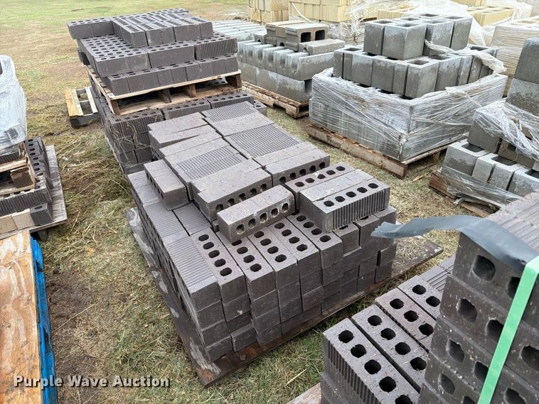 image for item EI7834 Approximately 12 pallets of brick