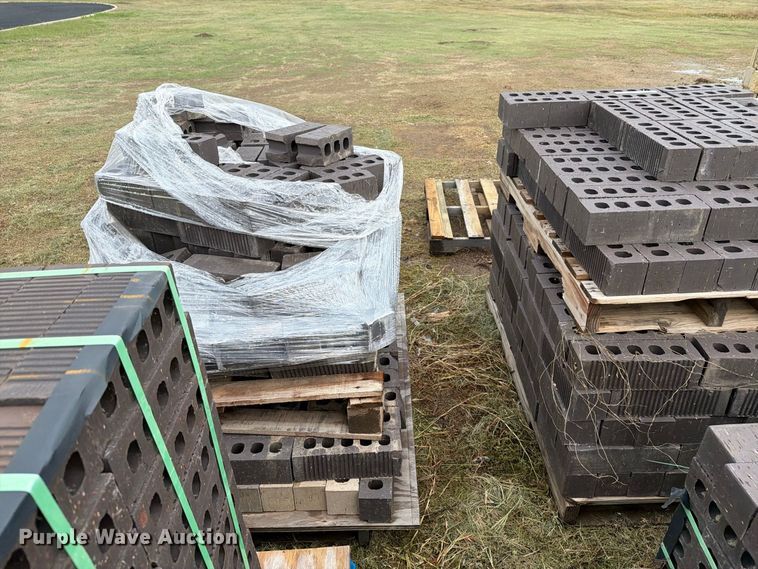 image for item EI7834 Approximately 12 pallets of brick