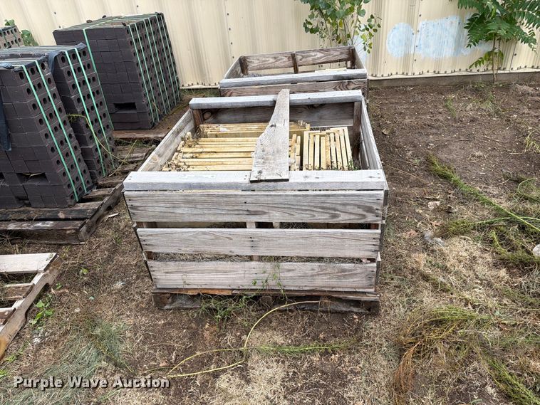 image for item EI7835 Approximately 2 pallets of limestone decorative rock