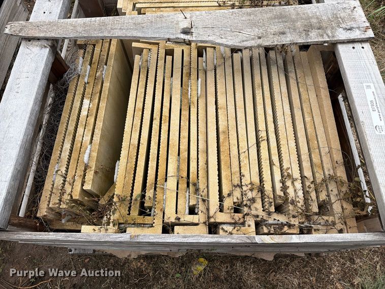 image for item EI7835 Approximately 2 pallets of limestone decorative rock