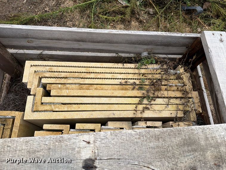 image for item EI7835 Approximately 2 pallets of limestone decorative rock
