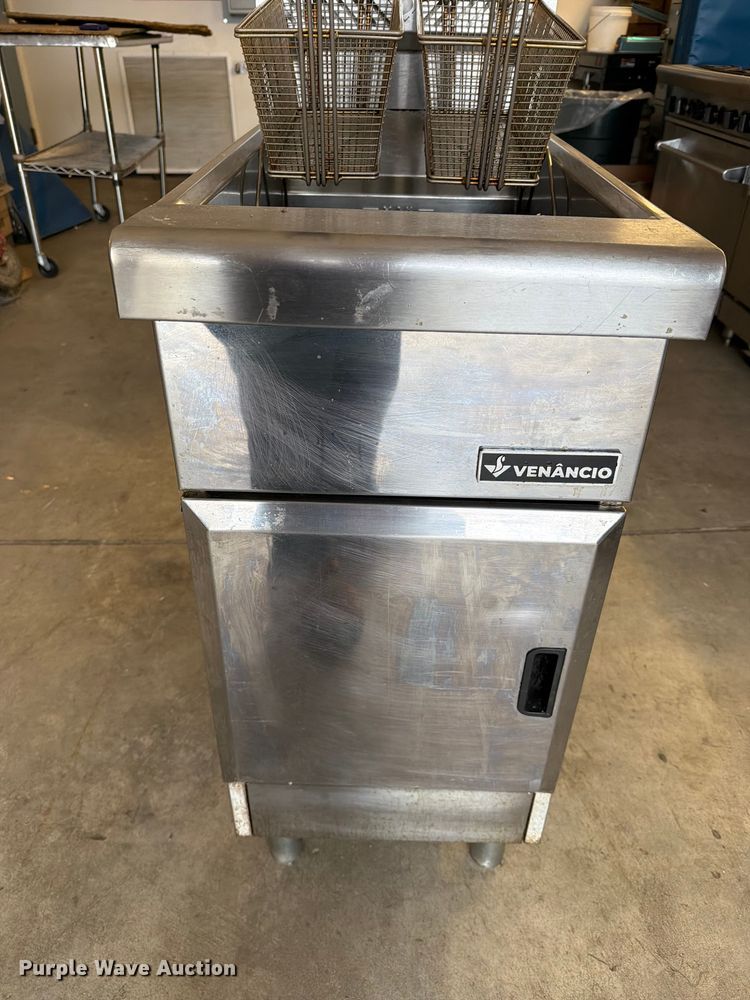 image for item EL1044 (2) fryers
