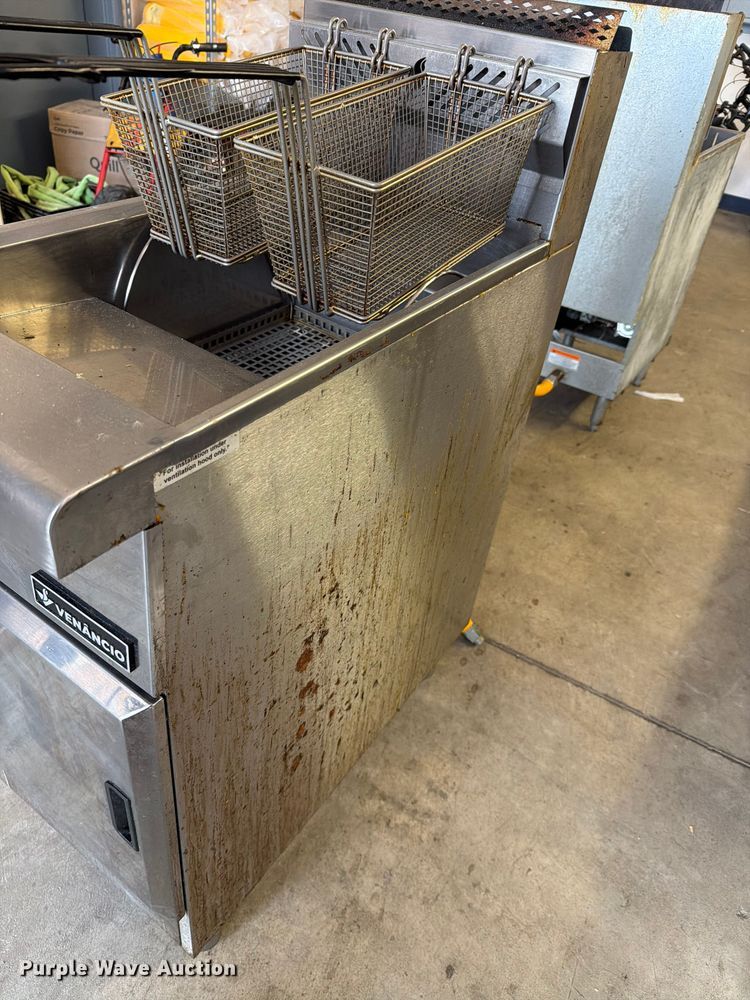 image for item EL1044 (2) fryers