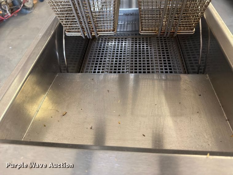 image for item EL1044 (2) fryers