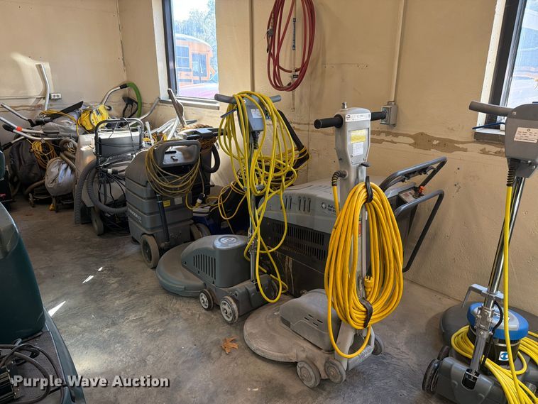 image for item EL1060 Floor cleaning equipment