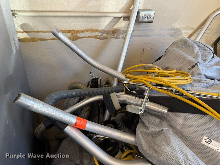 image for item EL1060 Floor cleaning equipment