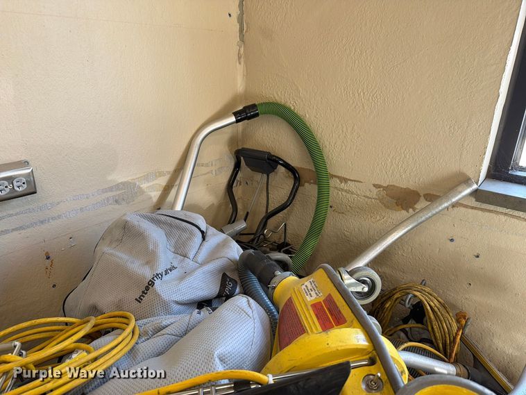 image for item EL1060 Floor cleaning equipment