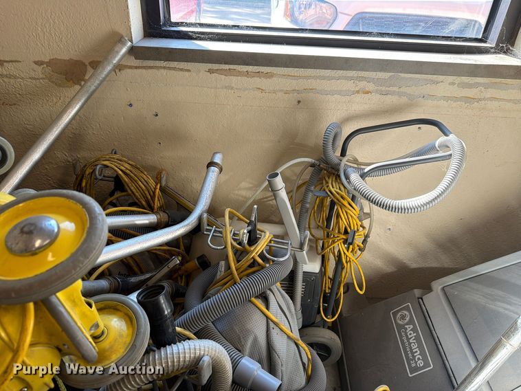 image for item EL1060 Floor cleaning equipment