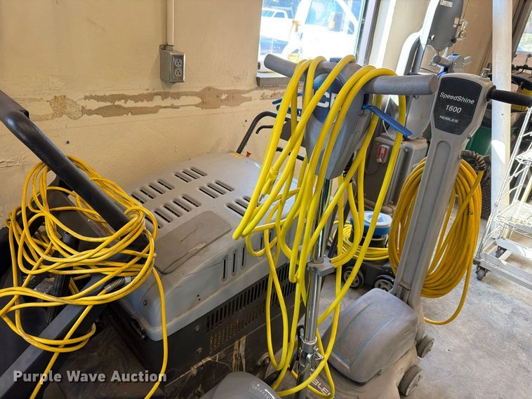 image for item EL1060 Floor cleaning equipment