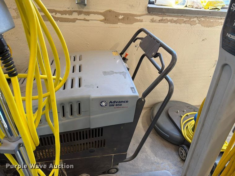 image for item EL1060 Floor cleaning equipment