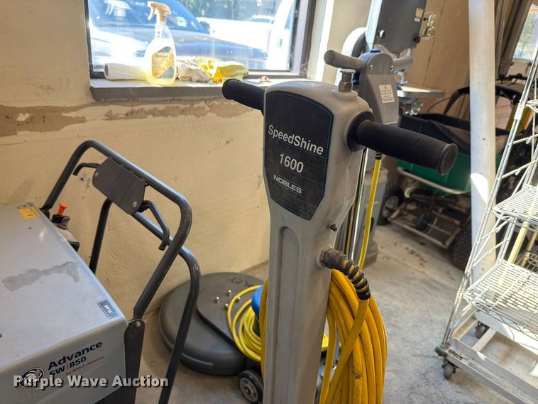 image for item EL1060 Floor cleaning equipment