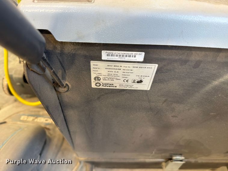 image for item EL1060 Floor cleaning equipment