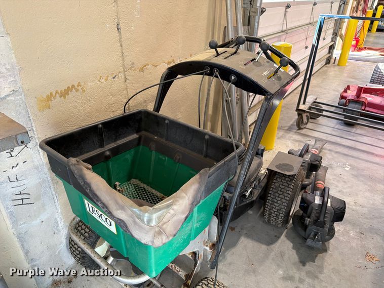image for item EL1069 Lawn equipment