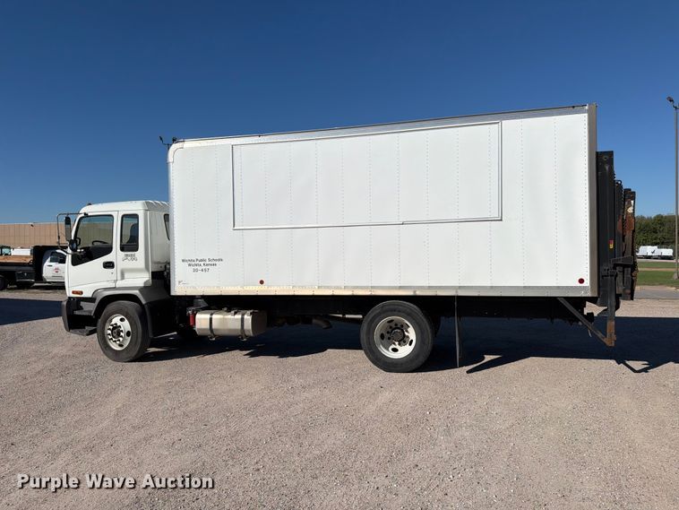 image for item EP7924 2009 Isuzu FTR box truck