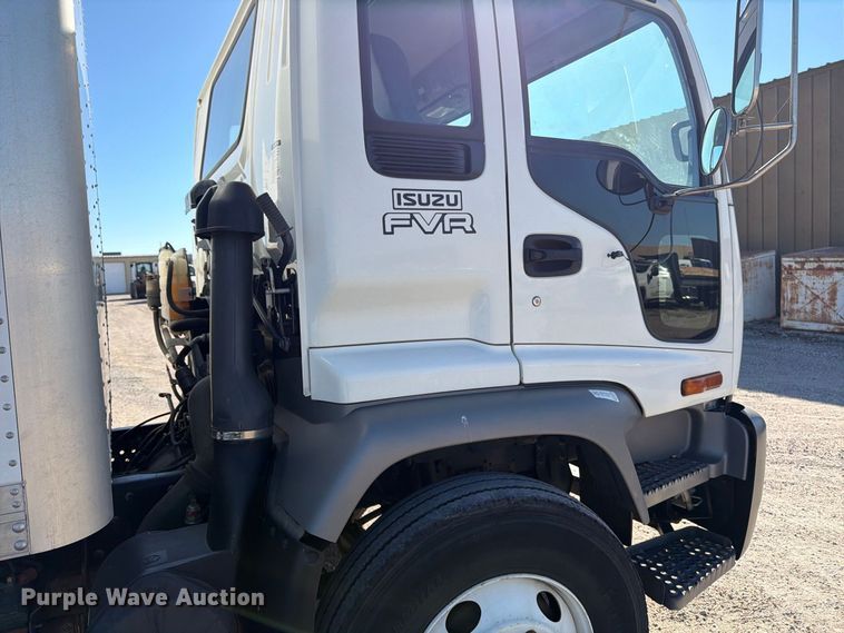 image for item EP7924 2009 Isuzu FTR box truck