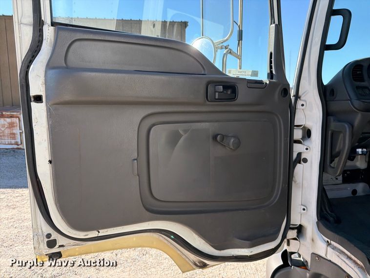 image for item EP7924 2009 Isuzu FTR box truck