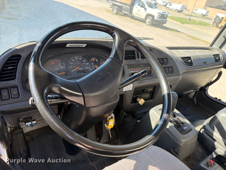 image for item EP7924 2009 Isuzu FTR box truck