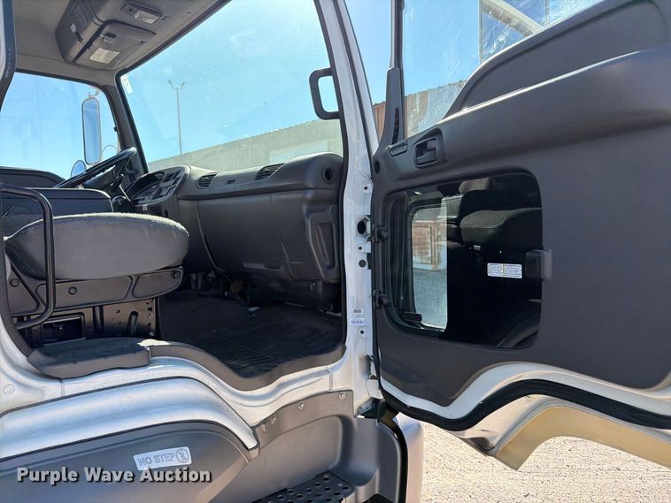image for item EP7924 2009 Isuzu FTR box truck