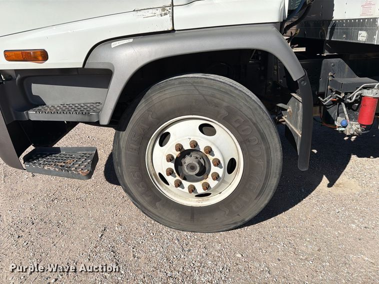 image for item EP7924 2009 Isuzu FTR box truck
