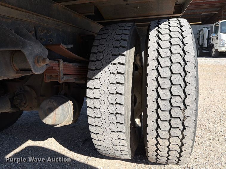 image for item EP7924 2009 Isuzu FTR box truck