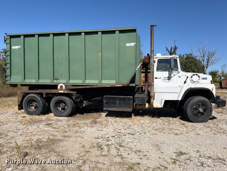 image for item ER3472 1983 Ford LNT9000 roll-off container truck