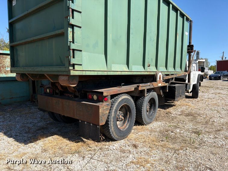 image for item ER3472 1983 Ford LNT9000 roll-off container truck