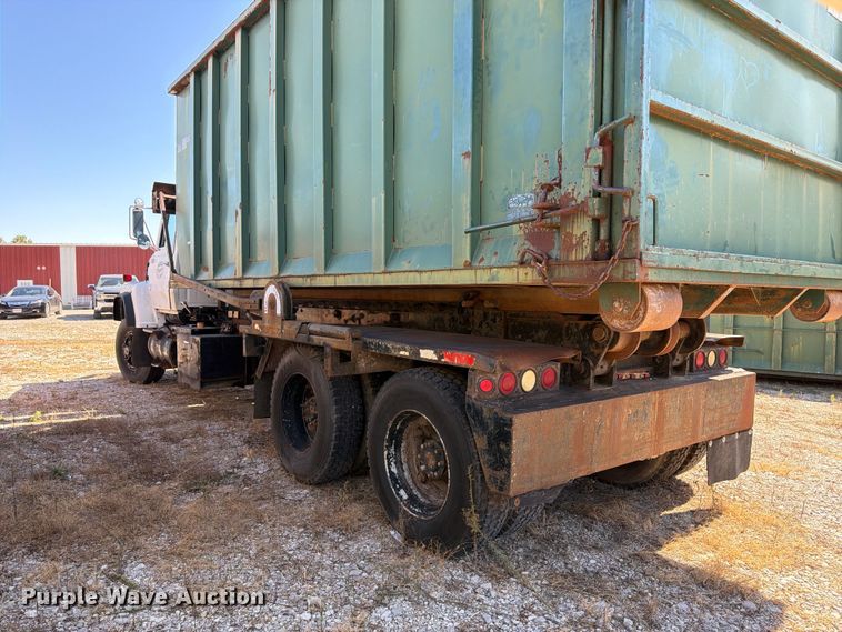 image for item ER3472 1983 Ford LNT9000 roll-off container truck