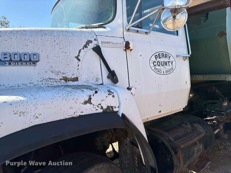 image for item ER3472 1983 Ford LNT9000 roll-off container truck