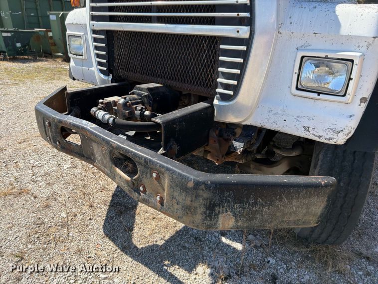 image for item ER3472 1983 Ford LNT9000 roll-off container truck