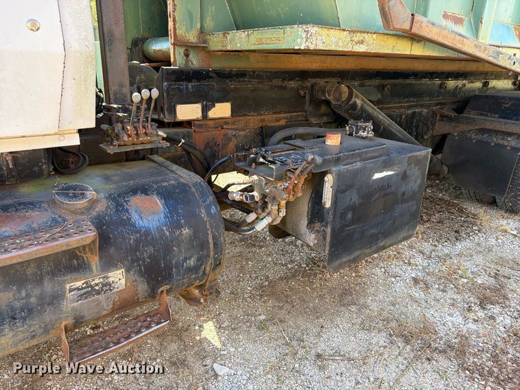image for item ER3472 1983 Ford LNT9000 roll-off container truck