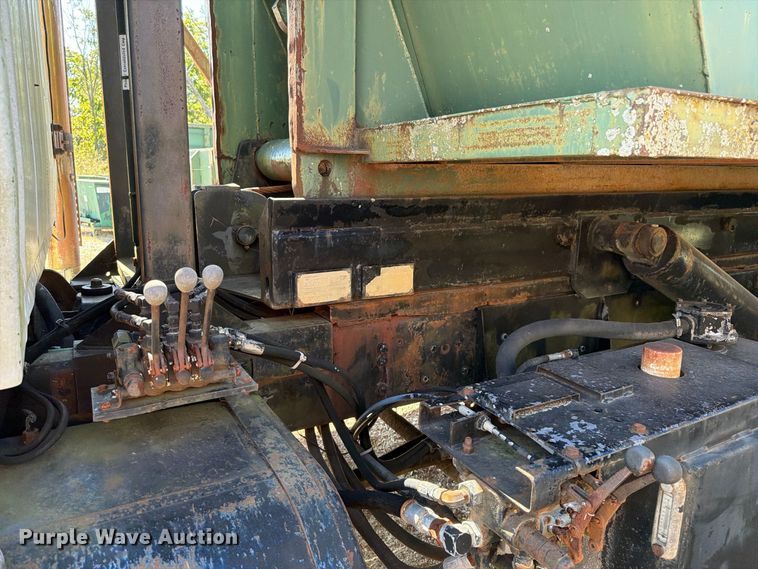 image for item ER3472 1983 Ford LNT9000 roll-off container truck