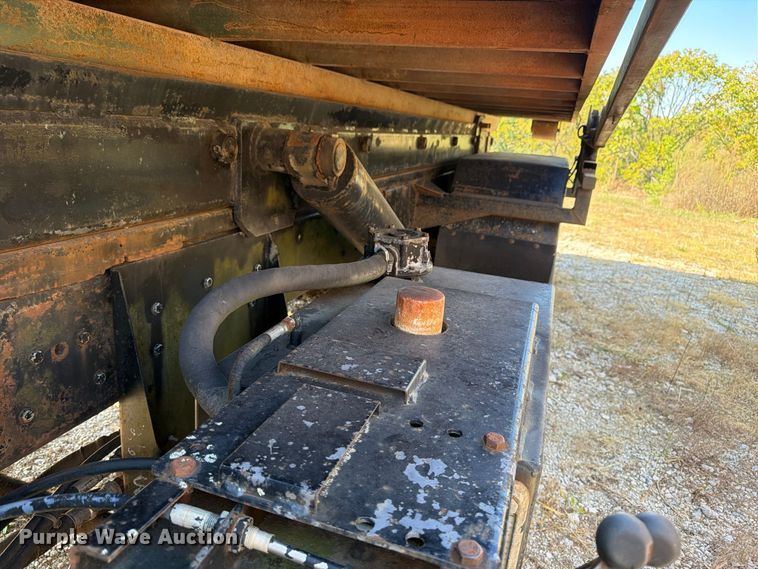 image for item ER3472 1983 Ford LNT9000 roll-off container truck