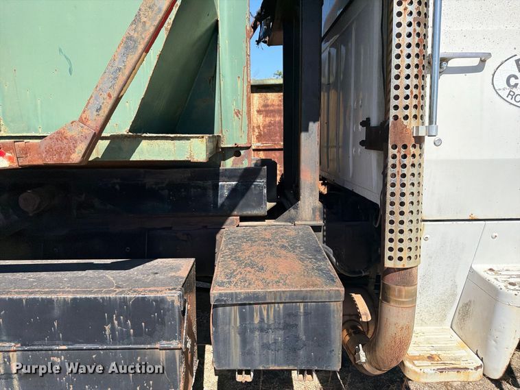 image for item ER3472 1983 Ford LNT9000 roll-off container truck