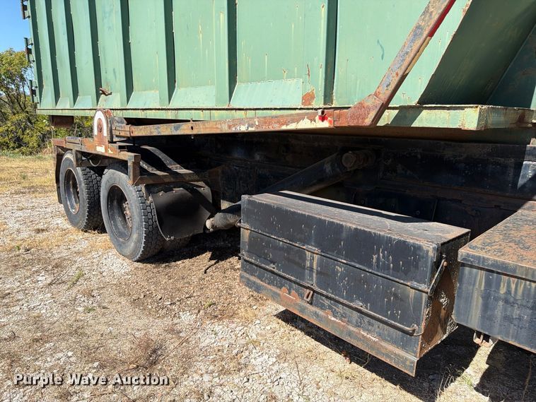 image for item ER3472 1983 Ford LNT9000 roll-off container truck