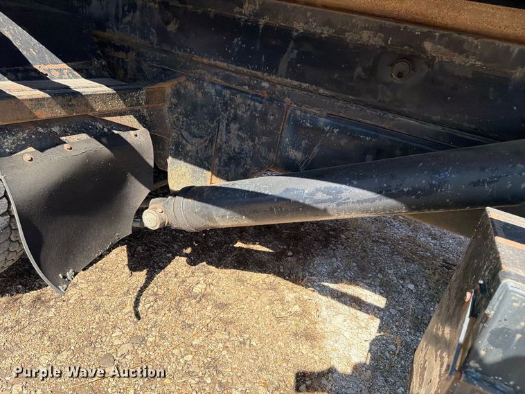 image for item ER3472 1983 Ford LNT9000 roll-off container truck