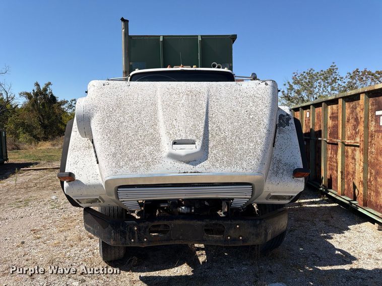 image for item ER3472 1983 Ford LNT9000 roll-off container truck