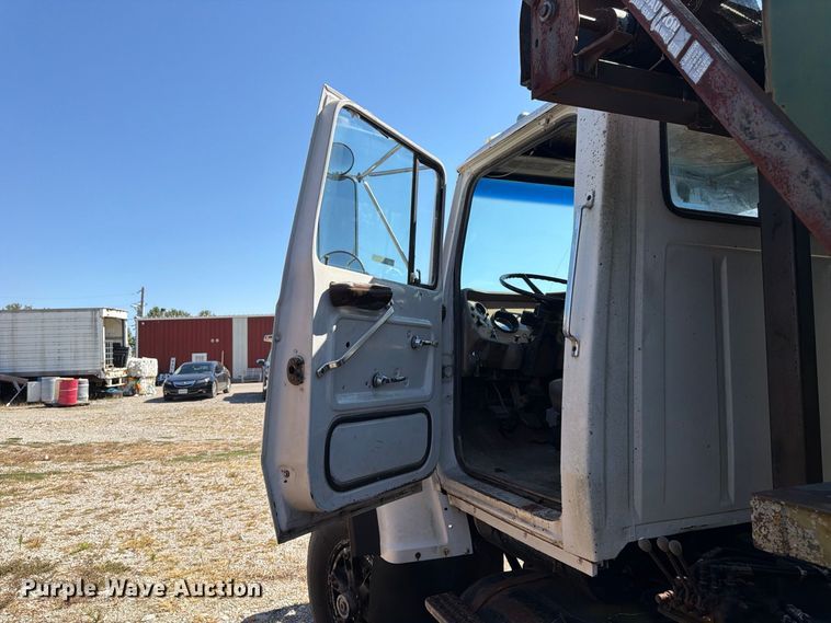 image for item ER3472 1983 Ford LNT9000 roll-off container truck