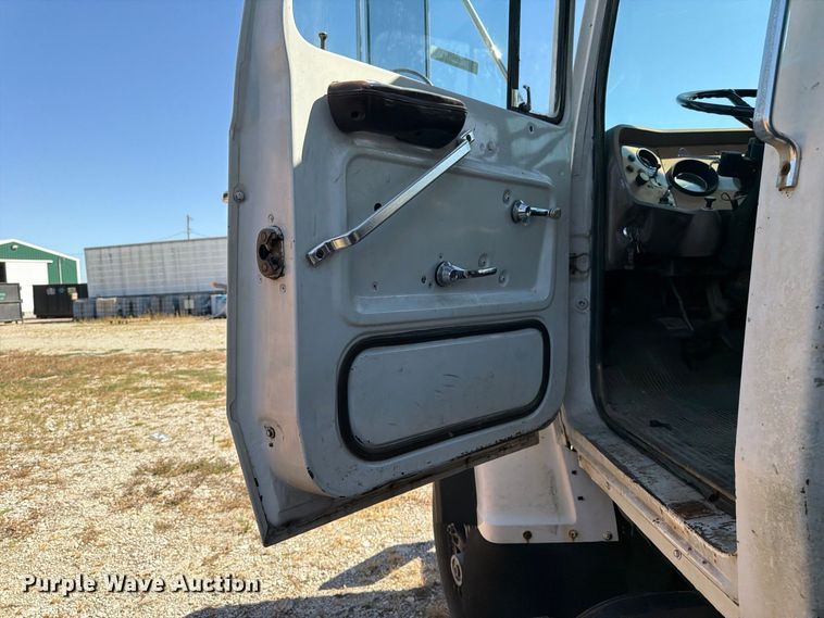 image for item ER3472 1983 Ford LNT9000 roll-off container truck