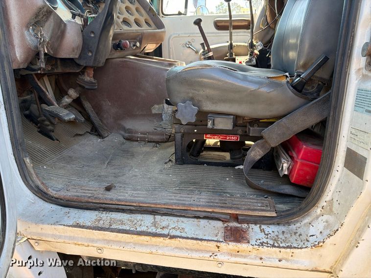 image for item ER3472 1983 Ford LNT9000 roll-off container truck