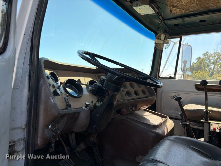 image for item ER3472 1983 Ford LNT9000 roll-off container truck