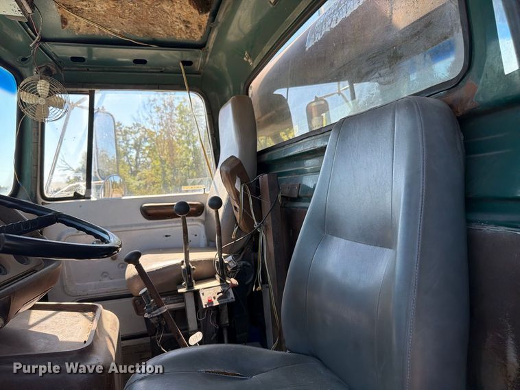 image for item ER3472 1983 Ford LNT9000 roll-off container truck