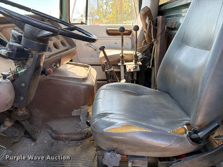 image for item ER3472 1983 Ford LNT9000 roll-off container truck