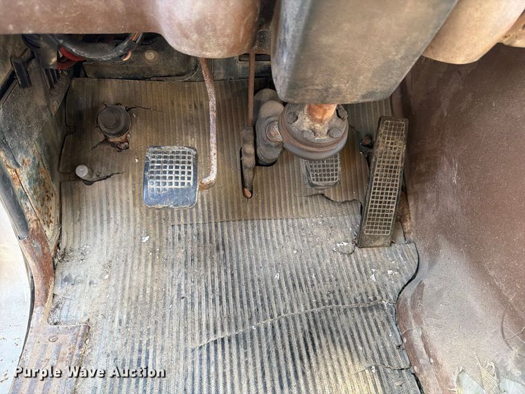 image for item ER3472 1983 Ford LNT9000 roll-off container truck