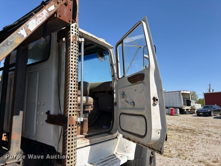 image for item ER3472 1983 Ford LNT9000 roll-off container truck