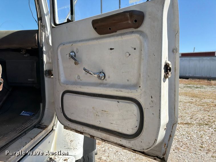 image for item ER3472 1983 Ford LNT9000 roll-off container truck