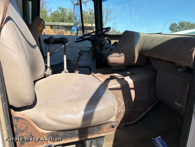 image for item ER3472 1983 Ford LNT9000 roll-off container truck