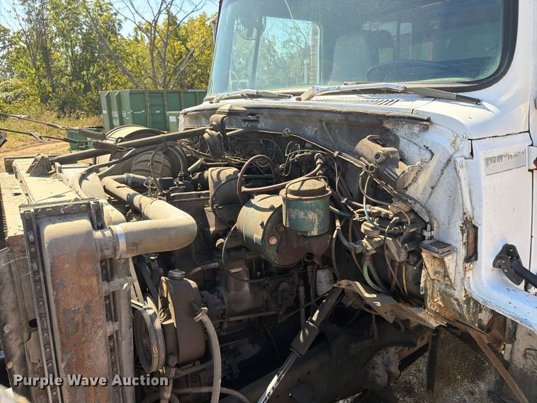image for item ER3472 1983 Ford LNT9000 roll-off container truck